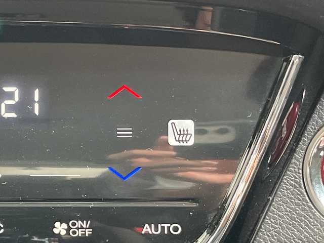 ホンダ ヴェゼル ハイブリッド Z 愛知県 2015(平27)年 4.1万km クリスタルブラックパール 純正ナビ/クルーズコントロール/シートヒーター/バックカメラ/純正アルミホイール/LEDヘッドライト/パドルシフト/オートライト/ドライブレコーダー/ETC/ステアリングスイッチ/スマートキー/プッシュスタート