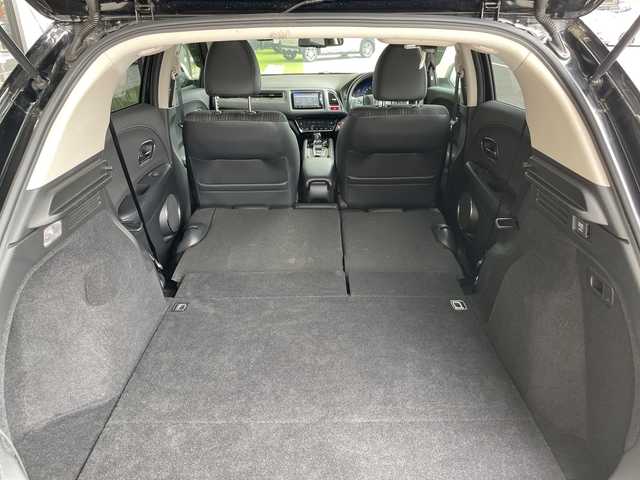 ホンダ ヴェゼル ハイブリッド Z 愛知県 2015(平27)年 4.1万km クリスタルブラックパール 純正ナビ/クルーズコントロール/シートヒーター/バックカメラ/純正アルミホイール/LEDヘッドライト/パドルシフト/オートライト/ドライブレコーダー/ETC/ステアリングスイッチ/スマートキー/プッシュスタート