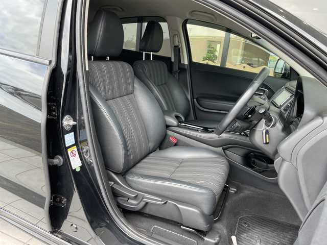 ホンダ ヴェゼル ハイブリッド Z 愛知県 2015(平27)年 4.1万km クリスタルブラックパール 純正ナビ/クルーズコントロール/シートヒーター/バックカメラ/純正アルミホイール/LEDヘッドライト/パドルシフト/オートライト/ドライブレコーダー/ETC/ステアリングスイッチ/スマートキー/プッシュスタート