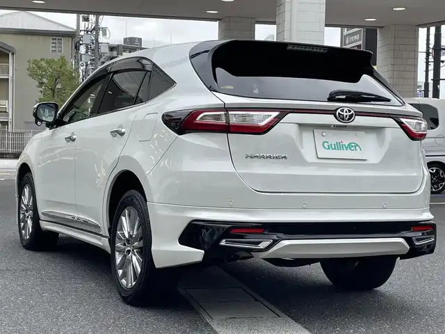 トヨタ ハリアー プレミアム 岡山県 2019(平31)年 5.3万km ホワイトパールクリスタルシャイン 登録時走行距離52465km/TRDフルエアロ/Toyota Safety Sense/・プリクラッシュセーフティシステム/・レーダークルーズコントロール/・レーンディパーチャーアラート/・オートマティックハイビーム/純正SDナビ/(AM/FM/DISC/TV/BT/HDMI)/全方位カメラ/ビルトインETC/パワーシート/アイドリングストップ/プッシュスタート/スマートキー/スペアキー/カードキー/純正１８インチアルミホイール