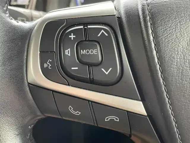 トヨタ ハリアー プレミアム 岡山県 2019(平31)年 5.3万km ホワイトパールクリスタルシャイン 登録時走行距離52465km/TRDフルエアロ/Toyota Safety Sense/・プリクラッシュセーフティシステム/・レーダークルーズコントロール/・レーンディパーチャーアラート/・オートマティックハイビーム/純正SDナビ/(AM/FM/DISC/TV/BT/HDMI)/全方位カメラ/ビルトインETC/パワーシート/アイドリングストップ/プッシュスタート/スマートキー/スペアキー/カードキー/純正１８インチアルミホイール