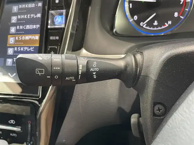 トヨタ ハリアー プレミアム 岡山県 2019(平31)年 5.3万km ホワイトパールクリスタルシャイン 登録時走行距離52465km/TRDフルエアロ/Toyota Safety Sense/・プリクラッシュセーフティシステム/・レーダークルーズコントロール/・レーンディパーチャーアラート/・オートマティックハイビーム/純正SDナビ/(AM/FM/DISC/TV/BT/HDMI)/全方位カメラ/ビルトインETC/パワーシート/アイドリングストップ/プッシュスタート/スマートキー/スペアキー/カードキー/純正１８インチアルミホイール