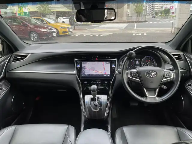 トヨタ ハリアー プレミアム 岡山県 2019(平31)年 5.3万km ホワイトパールクリスタルシャイン 登録時走行距離52465km/TRDフルエアロ/Toyota Safety Sense/・プリクラッシュセーフティシステム/・レーダークルーズコントロール/・レーンディパーチャーアラート/・オートマティックハイビーム/純正SDナビ/(AM/FM/DISC/TV/BT/HDMI)/全方位カメラ/ビルトインETC/パワーシート/アイドリングストップ/プッシュスタート/スマートキー/スペアキー/カードキー/純正１８インチアルミホイール