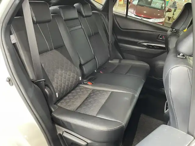 トヨタ ハリアー プレミアム 岡山県 2019(平31)年 5.3万km ホワイトパールクリスタルシャイン 登録時走行距離52465km/TRDフルエアロ/Toyota Safety Sense/・プリクラッシュセーフティシステム/・レーダークルーズコントロール/・レーンディパーチャーアラート/・オートマティックハイビーム/純正SDナビ/(AM/FM/DISC/TV/BT/HDMI)/全方位カメラ/ビルトインETC/パワーシート/アイドリングストップ/プッシュスタート/スマートキー/スペアキー/カードキー/純正１８インチアルミホイール