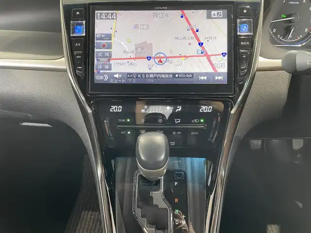 トヨタ ハリアー プレミアム 岡山県 2019(平31)年 5.3万km ホワイトパールクリスタルシャイン 登録時走行距離52465km/TRDフルエアロ/Toyota Safety Sense/・プリクラッシュセーフティシステム/・レーダークルーズコントロール/・レーンディパーチャーアラート/・オートマティックハイビーム/純正SDナビ/(AM/FM/DISC/TV/BT/HDMI)/全方位カメラ/ビルトインETC/パワーシート/アイドリングストップ/プッシュスタート/スマートキー/スペアキー/カードキー/純正１８インチアルミホイール