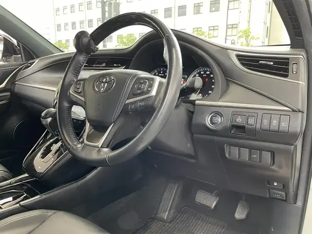 トヨタ ハリアー プレミアム 岡山県 2019(平31)年 5.3万km ホワイトパールクリスタルシャイン 登録時走行距離52465km/TRDフルエアロ/Toyota Safety Sense/・プリクラッシュセーフティシステム/・レーダークルーズコントロール/・レーンディパーチャーアラート/・オートマティックハイビーム/純正SDナビ/(AM/FM/DISC/TV/BT/HDMI)/全方位カメラ/ビルトインETC/パワーシート/アイドリングストップ/プッシュスタート/スマートキー/スペアキー/カードキー/純正１８インチアルミホイール