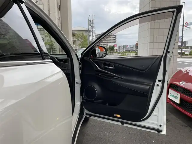 トヨタ ハリアー プレミアム 岡山県 2019(平31)年 5.3万km ホワイトパールクリスタルシャイン 登録時走行距離52465km/TRDフルエアロ/Toyota Safety Sense/・プリクラッシュセーフティシステム/・レーダークルーズコントロール/・レーンディパーチャーアラート/・オートマティックハイビーム/純正SDナビ/(AM/FM/DISC/TV/BT/HDMI)/全方位カメラ/ビルトインETC/パワーシート/アイドリングストップ/プッシュスタート/スマートキー/スペアキー/カードキー/純正１８インチアルミホイール