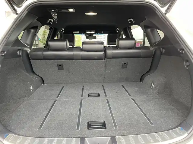 トヨタ ハリアー プレミアム 岡山県 2019(平31)年 5.3万km ホワイトパールクリスタルシャイン 登録時走行距離52465km/TRDフルエアロ/Toyota Safety Sense/・プリクラッシュセーフティシステム/・レーダークルーズコントロール/・レーンディパーチャーアラート/・オートマティックハイビーム/純正SDナビ/(AM/FM/DISC/TV/BT/HDMI)/全方位カメラ/ビルトインETC/パワーシート/アイドリングストップ/プッシュスタート/スマートキー/スペアキー/カードキー/純正１８インチアルミホイール