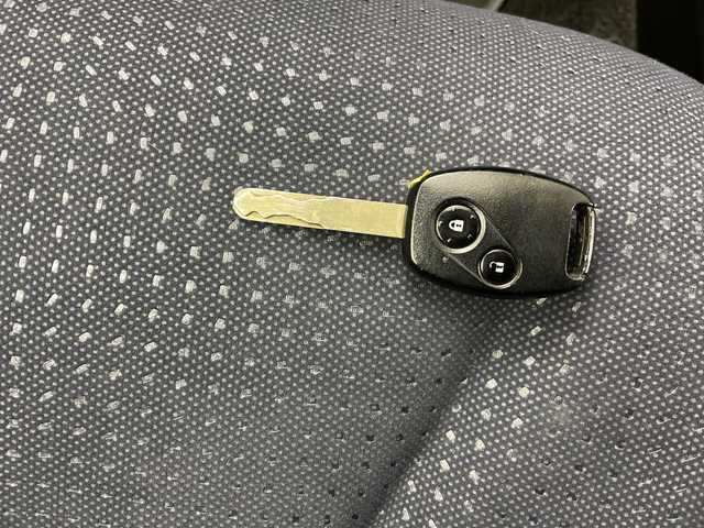 ホンダ フィット G 道央・札幌 2008(平20)年 11.2万km ミラノレッド ・純正ナビ（VXS-092CVi）/・CD/DVD/SD/ワンセグTV/・オートライト/・リモコンキー/・社外ETC/・ABS/・盗難防止装置/・積込スタッドレス社外AW付