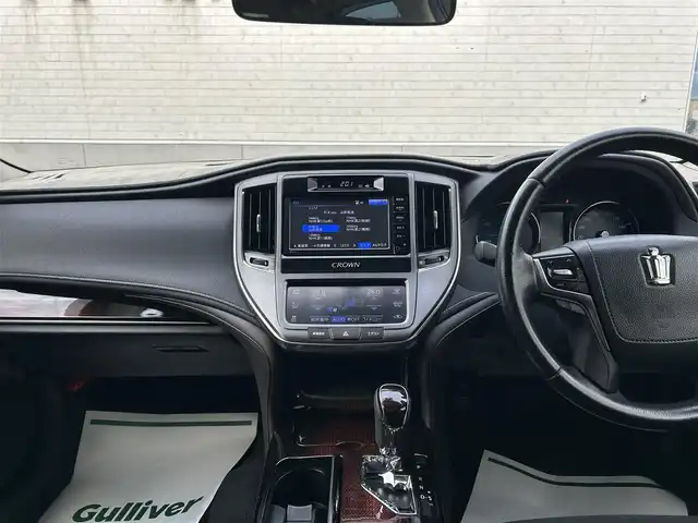 トヨタ クラウン ハイブリッド ロイヤル Four 山形県 2016(平28)年 9.6万km ブラック 純正SDナビ/・フルセグTV/AM/FM/CD/Bluetooth/4WD/バックカメラ/クルーズコントロール/オートライト/横滑り防止装置/盗難防止装置/純正16インチホイール/ETC/スマートキー/プッシュスタート/取扱説明書/保証書