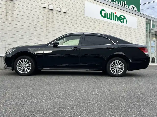 トヨタ クラウン ハイブリッド ロイヤル Four 山形県 2016(平28)年 9.6万km ブラック 純正SDナビ/・フルセグTV/AM/FM/CD/Bluetooth/4WD/バックカメラ/クルーズコントロール/オートライト/横滑り防止装置/盗難防止装置/純正16インチホイール/ETC/スマートキー/プッシュスタート/取扱説明書/保証書