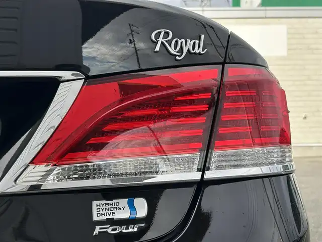 トヨタ クラウン ハイブリッド ロイヤル Four 山形県 2016(平28)年 9.6万km ブラック 純正SDナビ/・フルセグTV/AM/FM/CD/Bluetooth/4WD/バックカメラ/クルーズコントロール/オートライト/横滑り防止装置/盗難防止装置/純正16インチホイール/ETC/スマートキー/プッシュスタート/取扱説明書/保証書