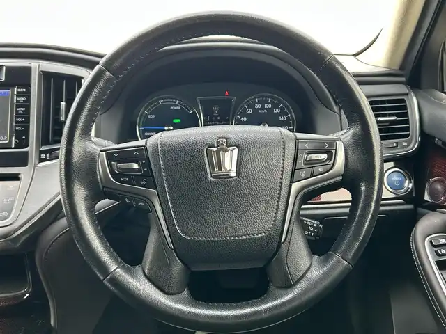 トヨタ クラウン ハイブリッド ロイヤル Four 山形県 2016(平28)年 9.6万km ブラック 純正SDナビ/・フルセグTV/AM/FM/CD/Bluetooth/4WD/バックカメラ/クルーズコントロール/オートライト/横滑り防止装置/盗難防止装置/純正16インチホイール/ETC/スマートキー/プッシュスタート/取扱説明書/保証書