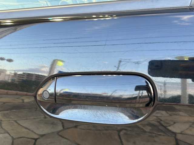 ホンダ フィット シャトル ハイブリッド スマートセレ 静岡県 2013(平25)年 10.4万km クリスタルブラックパール 純正ナビ/・FM/AM/・CD/DVD/・USB/・iPod/・SD/・Bluetooth/・ワンセグ/主要装備/・バックカメラ/・ビルトインＥＴＣ/・１５インチ純正アルミ/・横滑り防止装置/・ヒルスタートアシスト/・オートエアコン/・フォグランプ/・オートライト/・パドルシフト/・ステアリングリモコン/・ＨＩＤライト