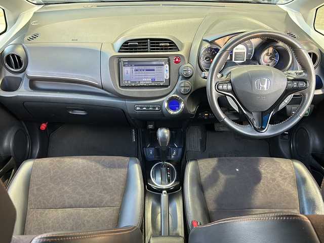 ホンダ フィット シャトル ハイブリッド スマートセレ 静岡県 2013(平25)年 10.4万km クリスタルブラックパール 純正ナビ/・FM/AM/・CD/DVD/・USB/・iPod/・SD/・Bluetooth/・ワンセグ/主要装備/・バックカメラ/・ビルトインＥＴＣ/・１５インチ純正アルミ/・横滑り防止装置/・ヒルスタートアシスト/・オートエアコン/・フォグランプ/・オートライト/・パドルシフト/・ステアリングリモコン/・ＨＩＤライト