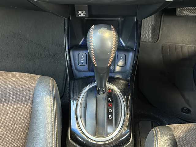 ホンダ フィット シャトル ハイブリッド スマートセレ 静岡県 2013(平25)年 10.4万km クリスタルブラックパール 純正ナビ/・FM/AM/・CD/DVD/・USB/・iPod/・SD/・Bluetooth/・ワンセグ/主要装備/・バックカメラ/・ビルトインＥＴＣ/・１５インチ純正アルミ/・横滑り防止装置/・ヒルスタートアシスト/・オートエアコン/・フォグランプ/・オートライト/・パドルシフト/・ステアリングリモコン/・ＨＩＤライト