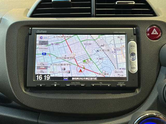 ホンダ フィット シャトル ハイブリッド スマートセレ 静岡県 2013(平25)年 10.4万km クリスタルブラックパール 純正ナビ/・FM/AM/・CD/DVD/・USB/・iPod/・SD/・Bluetooth/・ワンセグ/主要装備/・バックカメラ/・ビルトインＥＴＣ/・１５インチ純正アルミ/・横滑り防止装置/・ヒルスタートアシスト/・オートエアコン/・フォグランプ/・オートライト/・パドルシフト/・ステアリングリモコン/・ＨＩＤライト