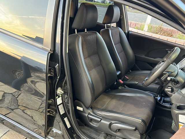 ホンダ フィット シャトル ハイブリッド スマートセレ 静岡県 2013(平25)年 10.4万km クリスタルブラックパール 純正ナビ/・FM/AM/・CD/DVD/・USB/・iPod/・SD/・Bluetooth/・ワンセグ/主要装備/・バックカメラ/・ビルトインＥＴＣ/・１５インチ純正アルミ/・横滑り防止装置/・ヒルスタートアシスト/・オートエアコン/・フォグランプ/・オートライト/・パドルシフト/・ステアリングリモコン/・ＨＩＤライト