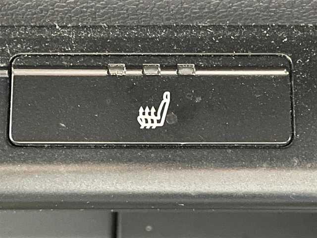 レクサス ＵＸ 250h バージョンC 岡山県 2019(平31)年 6.7万km ソニッククォーツ 純正10.3インチナビ/・FM/AM/Bluetooth/フルセグ/CD/DVD/バックカメラ/おくだけ充電/合皮シート/・パワーシート/・シートメモリー/・シートヒーター/ステアリングヒーター/ドライブレコーダー/ETC2.0/レクサスセーフティシステム/・プリクラッシュセーフティ/・レーントレーシングアシスト/・レーダークルーズコントロール/・オートマチックハイビーム/コーナーセンサー/純正18インチアルミ/純正フロアマット