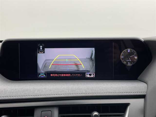 レクサス ＵＸ 250h バージョンC 岡山県 2019(平31)年 6.7万km ソニッククォーツ 純正10.3インチナビ/・FM/AM/Bluetooth/フルセグ/CD/DVD/バックカメラ/おくだけ充電/合皮シート/・パワーシート/・シートメモリー/・シートヒーター/ステアリングヒーター/ドライブレコーダー/ETC2.0/レクサスセーフティシステム/・プリクラッシュセーフティ/・レーントレーシングアシスト/・レーダークルーズコントロール/・オートマチックハイビーム/コーナーセンサー/純正18インチアルミ/純正フロアマット