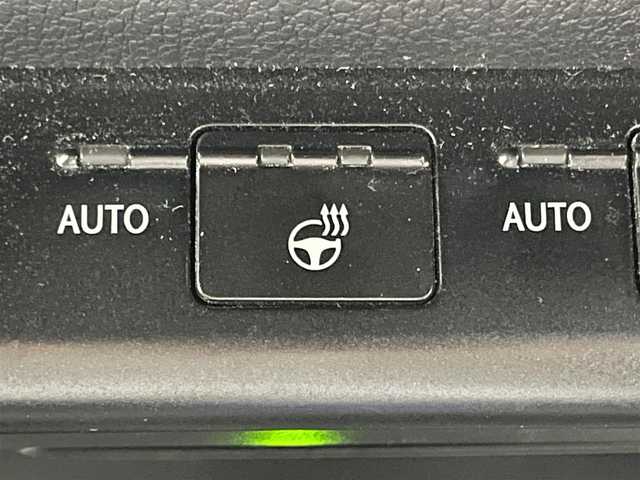 レクサス ＵＸ 250h バージョンC 岡山県 2019(平31)年 6.7万km ソニッククォーツ 純正10.3インチナビ/・FM/AM/Bluetooth/フルセグ/CD/DVD/バックカメラ/おくだけ充電/合皮シート/・パワーシート/・シートメモリー/・シートヒーター/ステアリングヒーター/ドライブレコーダー/ETC2.0/レクサスセーフティシステム/・プリクラッシュセーフティ/・レーントレーシングアシスト/・レーダークルーズコントロール/・オートマチックハイビーム/コーナーセンサー/純正18インチアルミ/純正フロアマット