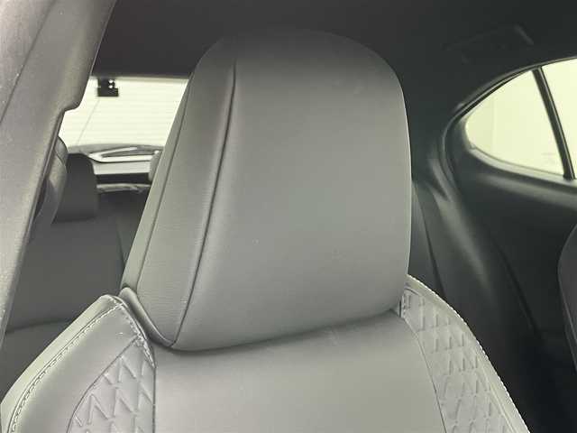 レクサス ＵＸ 250h バージョンC 岡山県 2019(平31)年 6.7万km ソニッククォーツ 純正10.3インチナビ/・FM/AM/Bluetooth/フルセグ/CD/DVD/バックカメラ/おくだけ充電/合皮シート/・パワーシート/・シートメモリー/・シートヒーター/ステアリングヒーター/ドライブレコーダー/ETC2.0/レクサスセーフティシステム/・プリクラッシュセーフティ/・レーントレーシングアシスト/・レーダークルーズコントロール/・オートマチックハイビーム/コーナーセンサー/純正18インチアルミ/純正フロアマット