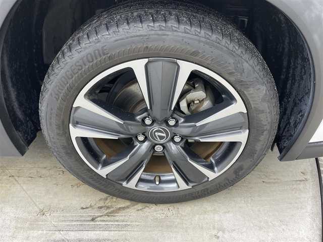 レクサス ＵＸ 250h バージョンC 岡山県 2019(平31)年 6.7万km ソニッククォーツ 純正10.3インチナビ/・FM/AM/Bluetooth/フルセグ/CD/DVD/バックカメラ/おくだけ充電/合皮シート/・パワーシート/・シートメモリー/・シートヒーター/ステアリングヒーター/ドライブレコーダー/ETC2.0/レクサスセーフティシステム/・プリクラッシュセーフティ/・レーントレーシングアシスト/・レーダークルーズコントロール/・オートマチックハイビーム/コーナーセンサー/純正18インチアルミ/純正フロアマット