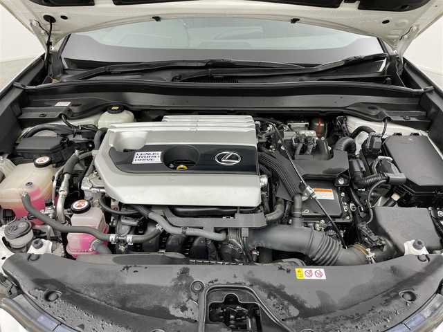 レクサス ＵＸ 250h バージョンC 岡山県 2019(平31)年 6.7万km ソニッククォーツ 純正10.3インチナビ/・FM/AM/Bluetooth/フルセグ/CD/DVD/バックカメラ/おくだけ充電/合皮シート/・パワーシート/・シートメモリー/・シートヒーター/ステアリングヒーター/ドライブレコーダー/ETC2.0/レクサスセーフティシステム/・プリクラッシュセーフティ/・レーントレーシングアシスト/・レーダークルーズコントロール/・オートマチックハイビーム/コーナーセンサー/純正18インチアルミ/純正フロアマット