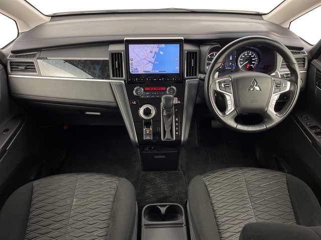 三菱 デリカＤ：５ アーバンギア G パワーパッケージ 鹿児島県 2020(令2)年 5.3万km ウォームホワイトパール 純正10インチナビ/（CD/DVD/BT/SD/USB)/マルチアラウンドモニター/フリップダウンモニター/フルセグテレビ/両側パワースライドドア/電動リアゲート/電動サイドステップ/ドライブレコーダー/ETC/革巻きステアリング/ステアリングスイッチ/プッシュスタート/スマートキー/スペアキー/LEDヘッドライト/LEDフォグランプ/純正18インチアルミホイール/純正フロアマット/純正ドアバイザー/横滑り防止装置