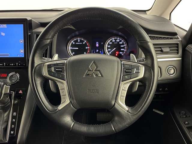 三菱 デリカＤ：５ アーバンギア G パワーパッケージ 鹿児島県 2020(令2)年 5.3万km ウォームホワイトパール 純正10インチナビ/（CD/DVD/BT/SD/USB)/マルチアラウンドモニター/フリップダウンモニター/フルセグテレビ/両側パワースライドドア/電動リアゲート/電動サイドステップ/ドライブレコーダー/ETC/革巻きステアリング/ステアリングスイッチ/プッシュスタート/スマートキー/スペアキー/LEDヘッドライト/LEDフォグランプ/純正18インチアルミホイール/純正フロアマット/純正ドアバイザー/横滑り防止装置