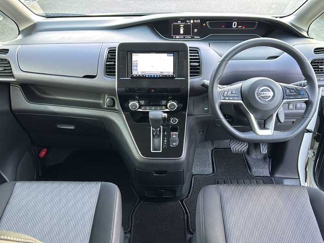 日産 セレナ ハイウェイスター V 広島県 2022(令4)年 6.6万km ブリリアントホワイトパール 禁煙/エマージェンシーブレーキ/車線逸脱警報/ハイビームアシスト/道路標識認識/BSW/プロパイロット/アルパインナビ（7DNXF）/・フルセグ/CD/DVD/SD/REC/Bluetooth/バックカメラ/革巻ステアリング/ステアリングスイッチ/オートライト/スマートキー/プッシュスタート/スマートキー/電動パーキングブレーキ/オートホールド/LEDヘッドライト/フォグランプ/ドライブレコーダー/ETC/フロアマット/ドアバイザー/アイドリングストップ/オートデュアルエアコン、リヤヒーターダクト  /純正１６インチアルミホイール