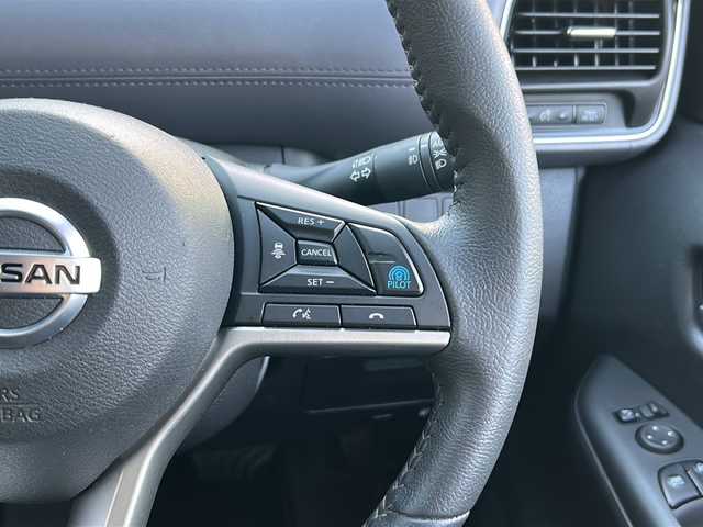 日産 セレナ ハイウェイスター V 広島県 2022(令4)年 6.6万km ブリリアントホワイトパール 禁煙/エマージェンシーブレーキ/車線逸脱警報/ハイビームアシスト/道路標識認識/BSW/プロパイロット/アルパインナビ（7DNXF）/・フルセグ/CD/DVD/SD/REC/Bluetooth/バックカメラ/革巻ステアリング/ステアリングスイッチ/オートライト/スマートキー/プッシュスタート/スマートキー/電動パーキングブレーキ/オートホールド/LEDヘッドライト/フォグランプ/ドライブレコーダー/ETC/フロアマット/ドアバイザー/アイドリングストップ/オートデュアルエアコン、リヤヒーターダクト  /純正１６インチアルミホイール