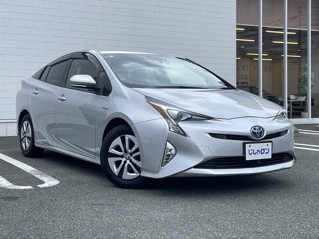 トヨタ プリウス A 熊本県 2016(平28)年 14.2万km シルバーM (株)IDOMが運営する【じしゃロン熊本店】の自社ローン対象車両になります。こちらは現金ご利用時の価格です。自社ローンご希望の方は別途その旨お申付け下さい。/純正ナビ（フルセグテレビ/DVD/CD/Bluetooth）/バックカメラ/ビルトインETC/ヘッドアップディスプレイ/BSM/コーナーセンサー/クルーズコントロール/LEDヘッドライト/オートマチックハイハイビーム/パーキングアシスト/スマートキー