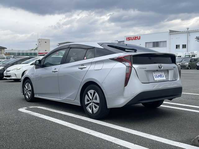 トヨタ プリウス A 熊本県 2016(平28)年 14.2万km シルバーM (株)IDOMが運営する【じしゃロン熊本店】の自社ローン対象車両になります。こちらは現金ご利用時の価格です。自社ローンご希望の方は別途その旨お申付け下さい。/純正ナビ（フルセグテレビ/DVD/CD/Bluetooth）/バックカメラ/ビルトインETC/ヘッドアップディスプレイ/BSM/コーナーセンサー/クルーズコントロール/LEDヘッドライト/オートマチックハイハイビーム/パーキングアシスト/スマートキー