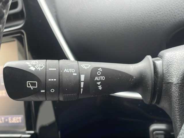 トヨタ プリウス A 熊本県 2016(平28)年 14.2万km シルバーM (株)IDOMが運営する【じしゃロン熊本店】の自社ローン対象車両になります。こちらは現金ご利用時の価格です。自社ローンご希望の方は別途その旨お申付け下さい。/純正ナビ（フルセグテレビ/DVD/CD/Bluetooth）/バックカメラ/ビルトインETC/ヘッドアップディスプレイ/BSM/コーナーセンサー/クルーズコントロール/LEDヘッドライト/オートマチックハイハイビーム/パーキングアシスト/スマートキー