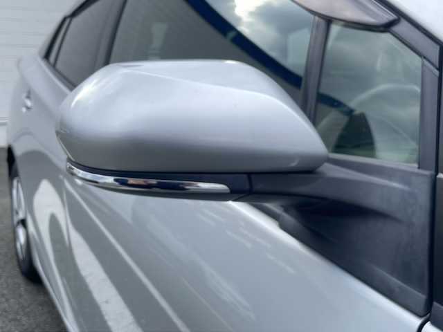 トヨタ プリウス A 熊本県 2016(平28)年 14.2万km シルバーM (株)IDOMが運営する【じしゃロン熊本店】の自社ローン対象車両になります。こちらは現金ご利用時の価格です。自社ローンご希望の方は別途その旨お申付け下さい。/純正ナビ（フルセグテレビ/DVD/CD/Bluetooth）/バックカメラ/ビルトインETC/ヘッドアップディスプレイ/BSM/コーナーセンサー/クルーズコントロール/LEDヘッドライト/オートマチックハイハイビーム/パーキングアシスト/スマートキー