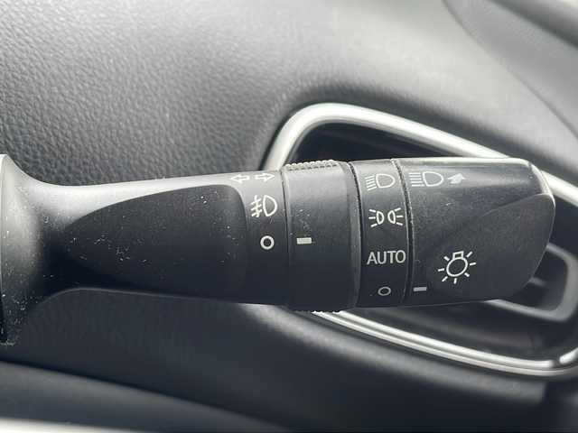 トヨタ プリウス A 熊本県 2016(平28)年 14.2万km シルバーM (株)IDOMが運営する【じしゃロン熊本店】の自社ローン対象車両になります。こちらは現金ご利用時の価格です。自社ローンご希望の方は別途その旨お申付け下さい。/純正ナビ（フルセグテレビ/DVD/CD/Bluetooth）/バックカメラ/ビルトインETC/ヘッドアップディスプレイ/BSM/コーナーセンサー/クルーズコントロール/LEDヘッドライト/オートマチックハイハイビーム/パーキングアシスト/スマートキー