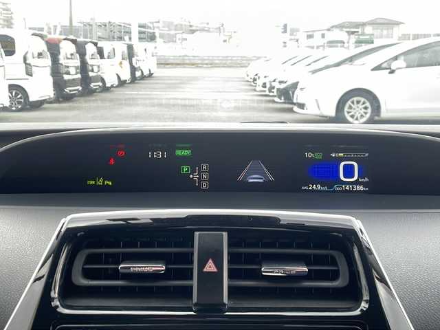 トヨタ プリウス A 熊本県 2016(平28)年 14.2万km シルバーM (株)IDOMが運営する【じしゃロン熊本店】の自社ローン対象車両になります。こちらは現金ご利用時の価格です。自社ローンご希望の方は別途その旨お申付け下さい。/純正ナビ（フルセグテレビ/DVD/CD/Bluetooth）/バックカメラ/ビルトインETC/ヘッドアップディスプレイ/BSM/コーナーセンサー/クルーズコントロール/LEDヘッドライト/オートマチックハイハイビーム/パーキングアシスト/スマートキー