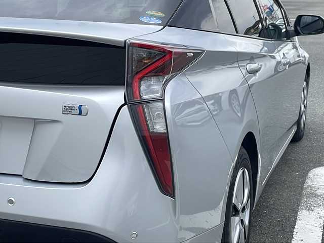 トヨタ プリウス A 熊本県 2016(平28)年 14.2万km シルバーM (株)IDOMが運営する【じしゃロン熊本店】の自社ローン対象車両になります。こちらは現金ご利用時の価格です。自社ローンご希望の方は別途その旨お申付け下さい。/純正ナビ（フルセグテレビ/DVD/CD/Bluetooth）/バックカメラ/ビルトインETC/ヘッドアップディスプレイ/BSM/コーナーセンサー/クルーズコントロール/LEDヘッドライト/オートマチックハイハイビーム/パーキングアシスト/スマートキー