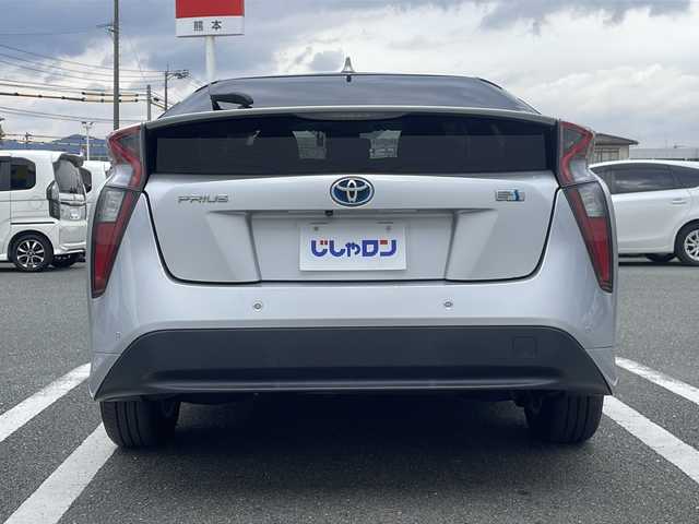 トヨタ プリウス A 熊本県 2016(平28)年 14.2万km シルバーM (株)IDOMが運営する【じしゃロン熊本店】の自社ローン対象車両になります。こちらは現金ご利用時の価格です。自社ローンご希望の方は別途その旨お申付け下さい。/純正ナビ（フルセグテレビ/DVD/CD/Bluetooth）/バックカメラ/ビルトインETC/ヘッドアップディスプレイ/BSM/コーナーセンサー/クルーズコントロール/LEDヘッドライト/オートマチックハイハイビーム/パーキングアシスト/スマートキー
