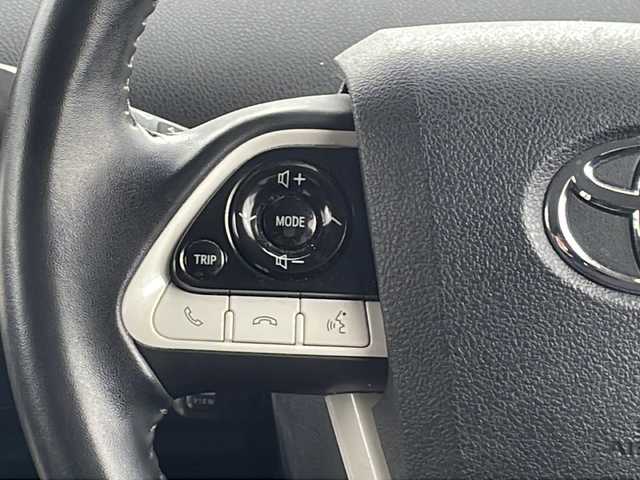 トヨタ プリウス A 熊本県 2016(平28)年 14.2万km シルバーM (株)IDOMが運営する【じしゃロン熊本店】の自社ローン対象車両になります。こちらは現金ご利用時の価格です。自社ローンご希望の方は別途その旨お申付け下さい。/純正ナビ（フルセグテレビ/DVD/CD/Bluetooth）/バックカメラ/ビルトインETC/ヘッドアップディスプレイ/BSM/コーナーセンサー/クルーズコントロール/LEDヘッドライト/オートマチックハイハイビーム/パーキングアシスト/スマートキー