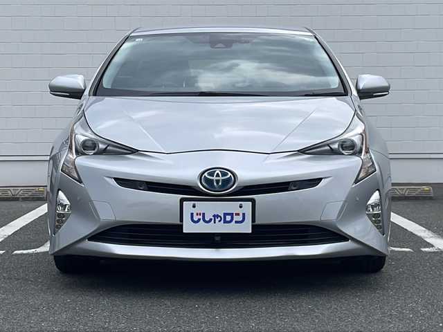 トヨタ プリウス A 熊本県 2016(平28)年 14.2万km シルバーM (株)IDOMが運営する【じしゃロン熊本店】の自社ローン対象車両になります。こちらは現金ご利用時の価格です。自社ローンご希望の方は別途その旨お申付け下さい。/純正ナビ（フルセグテレビ/DVD/CD/Bluetooth）/バックカメラ/ビルトインETC/ヘッドアップディスプレイ/BSM/コーナーセンサー/クルーズコントロール/LEDヘッドライト/オートマチックハイハイビーム/パーキングアシスト/スマートキー