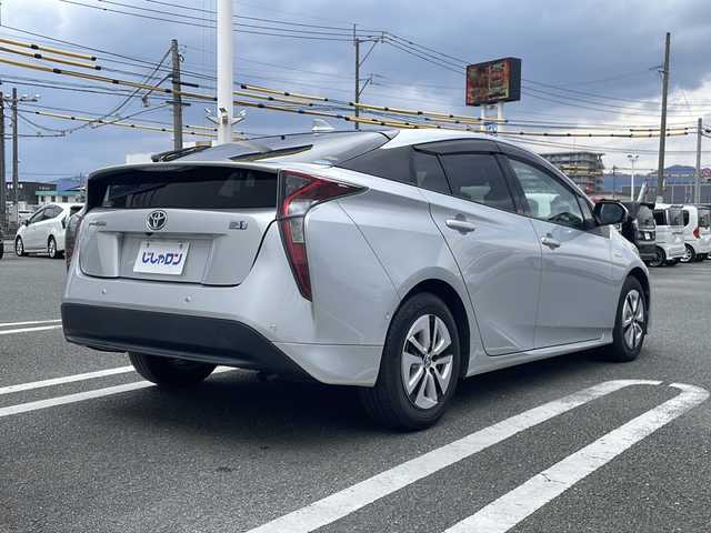 トヨタ プリウス A 熊本県 2016(平28)年 14.2万km シルバーM (株)IDOMが運営する【じしゃロン熊本店】の自社ローン対象車両になります。こちらは現金ご利用時の価格です。自社ローンご希望の方は別途その旨お申付け下さい。/純正ナビ（フルセグテレビ/DVD/CD/Bluetooth）/バックカメラ/ビルトインETC/ヘッドアップディスプレイ/BSM/コーナーセンサー/クルーズコントロール/LEDヘッドライト/オートマチックハイハイビーム/パーキングアシスト/スマートキー