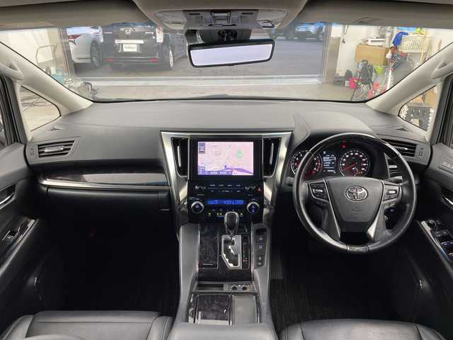 トヨタ アルファード S Cパッケージ 兵庫県 2020(令2)年 4.9万km ブラック ・ワンオーナー車/・純正ナビ&CD&DVD&TV&USB&BT/・Apple Car Play・AndroidAuto/・ビルトインETC/・デジタルインナーミラー/・バックカメラ/・3眼LEDライト/・LEDフォグランプ/・革シート/・パワーシート/・シートヒーター/・エアシート/・オットマン/・ウォークスルー/・ステアリングヒーター/・パワーバックドア/・両側パワースライドドア/・トヨタセーフティセンス/・プリクラッシュセーフティ/・レーントレーシングアシスト/・レーダークルーズコントロール/・ロードサインアシスト/・アダプティブハイビームシステム/・先行車発進告知機能/・インテリジェントクリアランスソナー/・nanoe/・純正フロアマット/・純正18インチアルミホイール