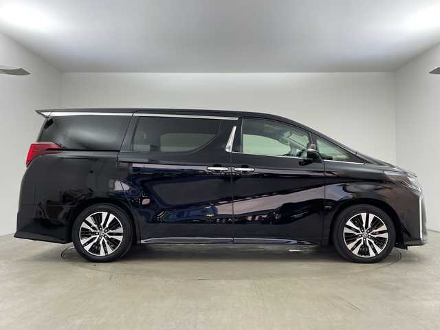 トヨタ アルファード S Cパッケージ 兵庫県 2020(令2)年 4.9万km ブラック ・ワンオーナー車/・純正ナビ&CD&DVD&TV&USB&BT/・Apple Car Play・AndroidAuto/・ビルトインETC/・デジタルインナーミラー/・バックカメラ/・3眼LEDライト/・LEDフォグランプ/・革シート/・パワーシート/・シートヒーター/・エアシート/・オットマン/・ウォークスルー/・ステアリングヒーター/・パワーバックドア/・両側パワースライドドア/・トヨタセーフティセンス/・プリクラッシュセーフティ/・レーントレーシングアシスト/・レーダークルーズコントロール/・ロードサインアシスト/・アダプティブハイビームシステム/・先行車発進告知機能/・インテリジェントクリアランスソナー/・nanoe/・純正フロアマット/・純正18インチアルミホイール