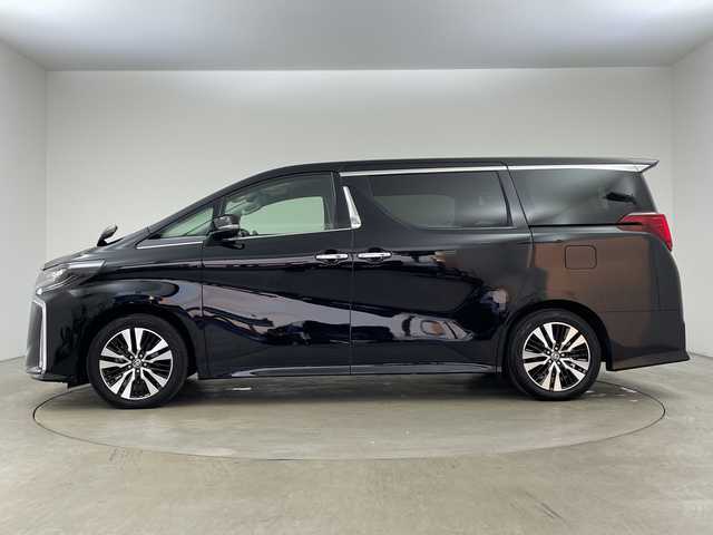 トヨタ アルファード S Cパッケージ 兵庫県 2020(令2)年 4.9万km ブラック ・ワンオーナー車/・純正ナビ&CD&DVD&TV&USB&BT/・Apple Car Play・AndroidAuto/・ビルトインETC/・デジタルインナーミラー/・バックカメラ/・3眼LEDライト/・LEDフォグランプ/・革シート/・パワーシート/・シートヒーター/・エアシート/・オットマン/・ウォークスルー/・ステアリングヒーター/・パワーバックドア/・両側パワースライドドア/・トヨタセーフティセンス/・プリクラッシュセーフティ/・レーントレーシングアシスト/・レーダークルーズコントロール/・ロードサインアシスト/・アダプティブハイビームシステム/・先行車発進告知機能/・インテリジェントクリアランスソナー/・nanoe/・純正フロアマット/・純正18インチアルミホイール