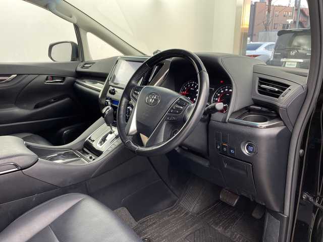 トヨタ アルファード S Cパッケージ 兵庫県 2020(令2)年 4.9万km ブラック ・ワンオーナー車/・純正ナビ&CD&DVD&TV&USB&BT/・Apple Car Play・AndroidAuto/・ビルトインETC/・デジタルインナーミラー/・バックカメラ/・3眼LEDライト/・LEDフォグランプ/・革シート/・パワーシート/・シートヒーター/・エアシート/・オットマン/・ウォークスルー/・ステアリングヒーター/・パワーバックドア/・両側パワースライドドア/・トヨタセーフティセンス/・プリクラッシュセーフティ/・レーントレーシングアシスト/・レーダークルーズコントロール/・ロードサインアシスト/・アダプティブハイビームシステム/・先行車発進告知機能/・インテリジェントクリアランスソナー/・nanoe/・純正フロアマット/・純正18インチアルミホイール