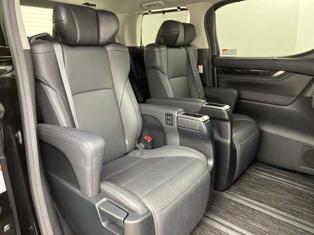 トヨタ アルファード S Cパッケージ 兵庫県 2020(令2)年 4.9万km ブラック ・ワンオーナー車/・純正ナビ&CD&DVD&TV&USB&BT/・Apple Car Play・AndroidAuto/・ビルトインETC/・デジタルインナーミラー/・バックカメラ/・3眼LEDライト/・LEDフォグランプ/・革シート/・パワーシート/・シートヒーター/・エアシート/・オットマン/・ウォークスルー/・ステアリングヒーター/・パワーバックドア/・両側パワースライドドア/・トヨタセーフティセンス/・プリクラッシュセーフティ/・レーントレーシングアシスト/・レーダークルーズコントロール/・ロードサインアシスト/・アダプティブハイビームシステム/・先行車発進告知機能/・インテリジェントクリアランスソナー/・nanoe/・純正フロアマット/・純正18インチアルミホイール