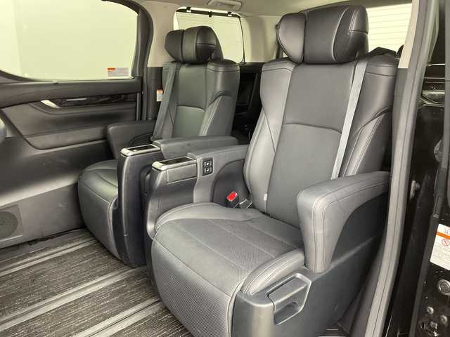 トヨタ アルファード S Cパッケージ 兵庫県 2020(令2)年 4.9万km ブラック ・ワンオーナー車/・純正ナビ&CD&DVD&TV&USB&BT/・Apple Car Play・AndroidAuto/・ビルトインETC/・デジタルインナーミラー/・バックカメラ/・3眼LEDライト/・LEDフォグランプ/・革シート/・パワーシート/・シートヒーター/・エアシート/・オットマン/・ウォークスルー/・ステアリングヒーター/・パワーバックドア/・両側パワースライドドア/・トヨタセーフティセンス/・プリクラッシュセーフティ/・レーントレーシングアシスト/・レーダークルーズコントロール/・ロードサインアシスト/・アダプティブハイビームシステム/・先行車発進告知機能/・インテリジェントクリアランスソナー/・nanoe/・純正フロアマット/・純正18インチアルミホイール