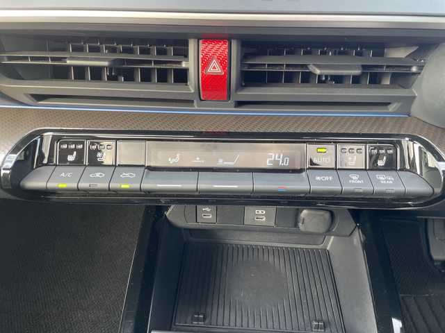 トヨタ プリウス Z 神奈川県 2023(令5)年 1.2万km プラチナホワイトパールマイカ パノラマルーフ/モデリスタフルエアロ/全方位カメラ/純正１２インチナビ/フルセグ/Bluetooth/デジタルインナーミラー/ETC2.0/追従式クルーズコントロール/純正ドライブレコーダー/パワーシート/前席シートヒーター/パーキングアシスト/ステアリングヒーター/レーンキープアシスト/衝突被害軽減システム/盗難防止装置/オートマチックハイビーム/オートライト/スペアキー